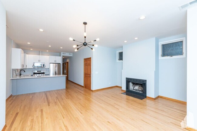 Foto del edificio - 2338 N Greenview Ave