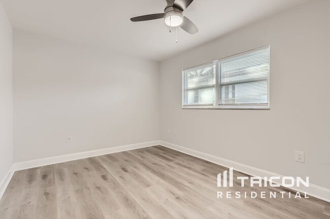 Foto del edificio - 106 Woodburn Ct