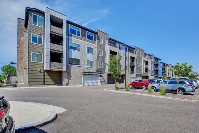 Foto del edificio - $2,000- 2 Bed, 2 Bath Condo in Littleton with AC and In Unit Laundry!