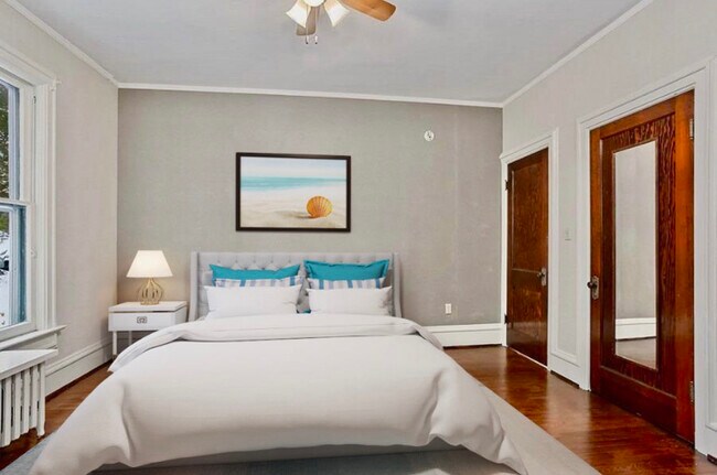 Building Photo - 431 E 8th St