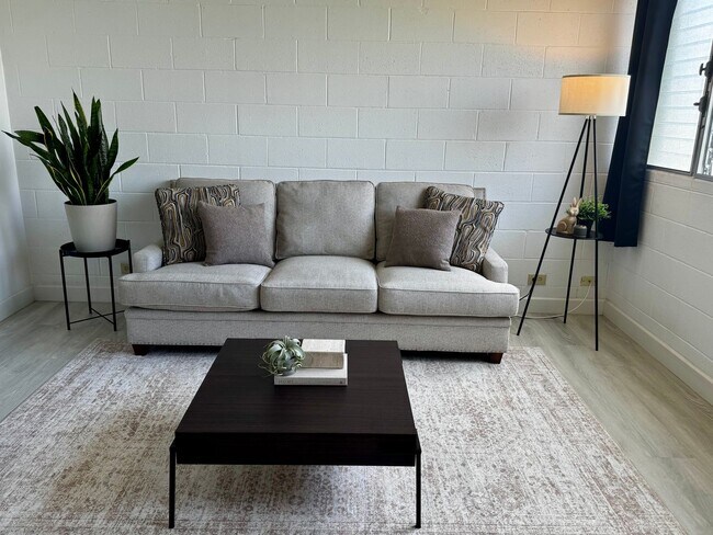 Foto del edificio - Upgraded Fully Furnished Condo w/ Assigned...