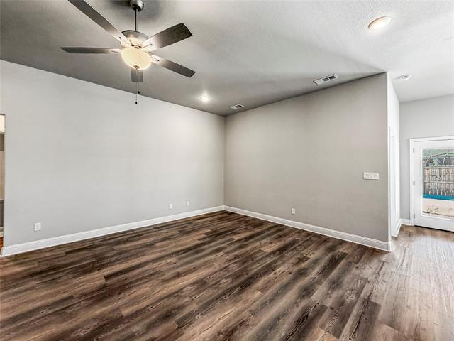 Building Photo - 2800 Orchid Dr