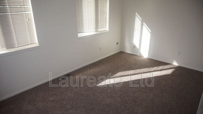 Foto del edificio - 1060 S Newark St