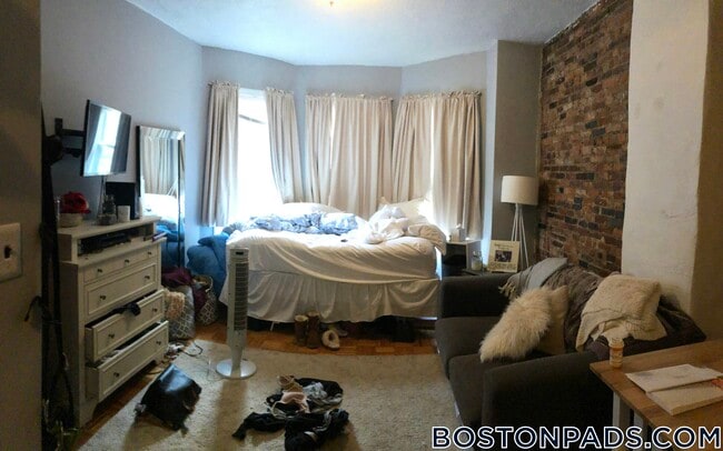 Building Photo - 40 Anderson St