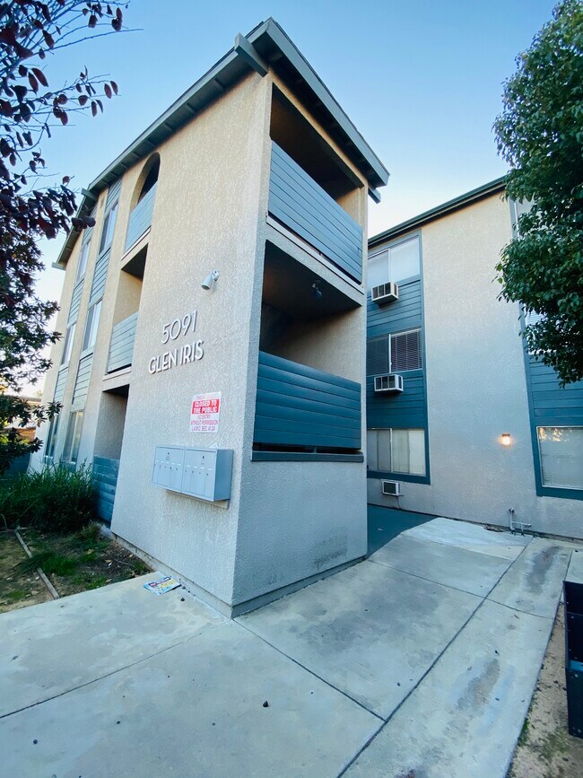 Building Photo - 5091 Glen Iris Ave