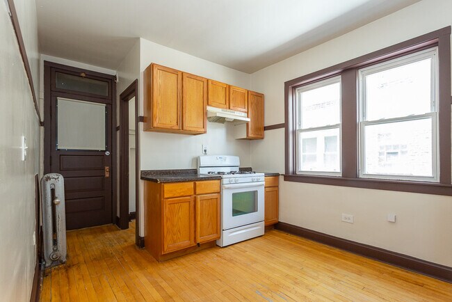 Building Photo - 2436 N Leclaire Ave