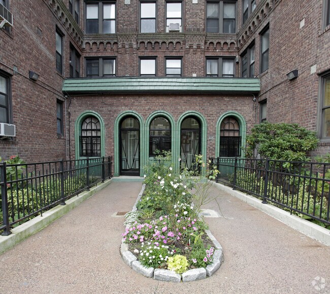 Foto del edificio - 83-00 Talbot St