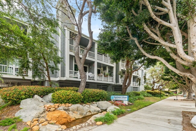 Building Photo - 8505 Gulana Ave