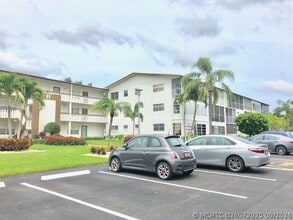 Building Photo - 302 Mansfield G