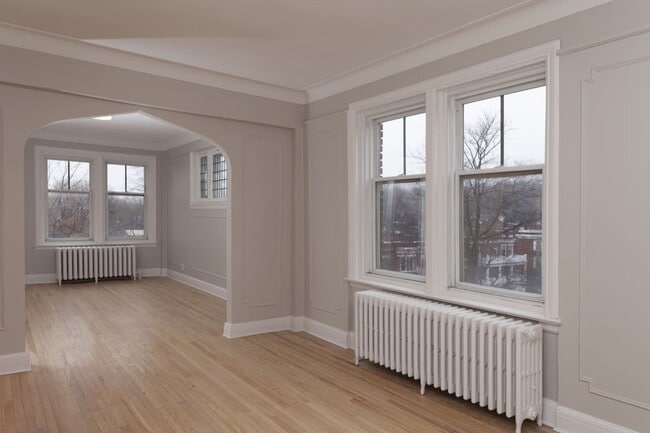 Building Photo - 4557 Rue Sherbrooke O