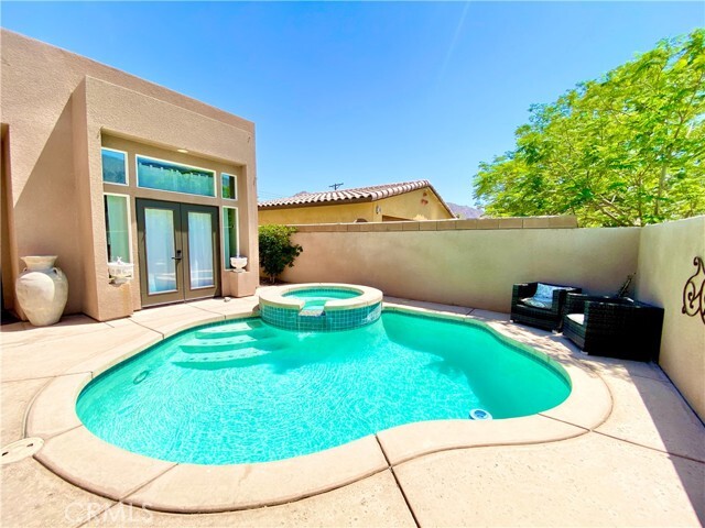 Foto del edificio - 51360 Eisenhower Dr