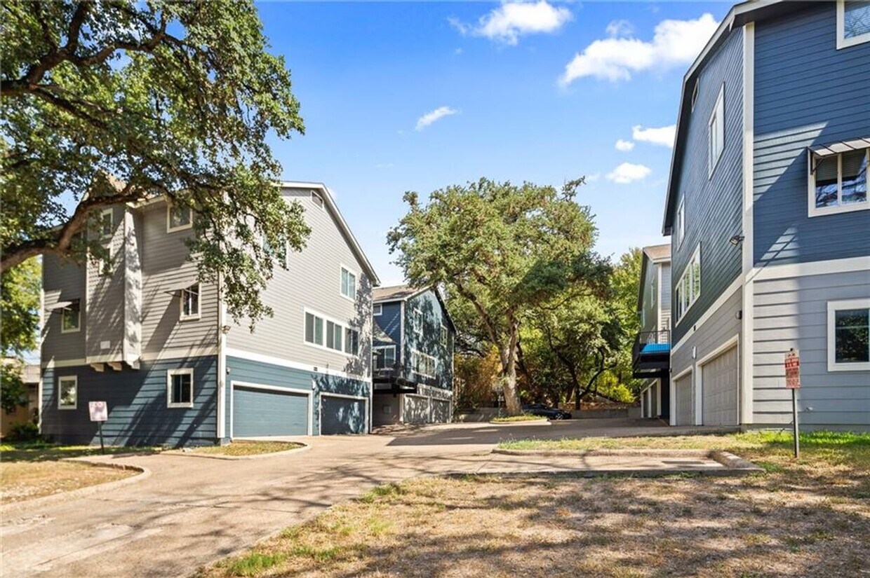 Primary Photo - 6bed/3bath with garage in North Campus