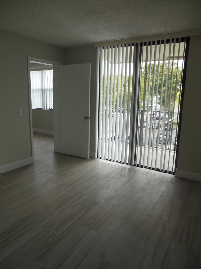 Building Photo - 728 Executive Center Dr