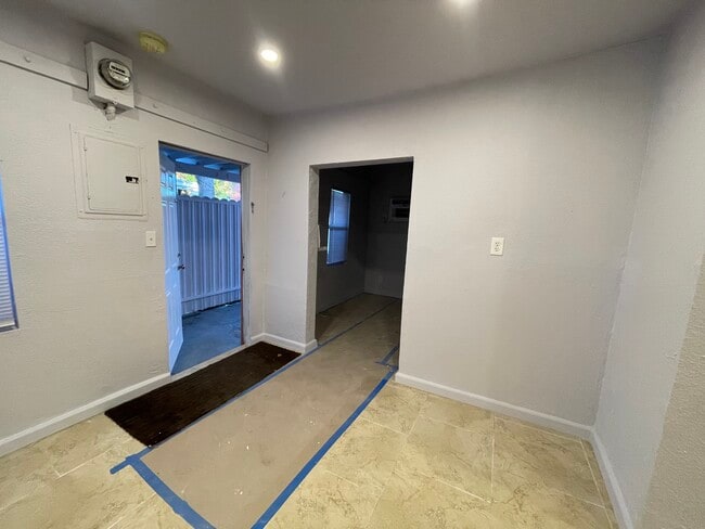 Building Photo - 305 Dunad Ave