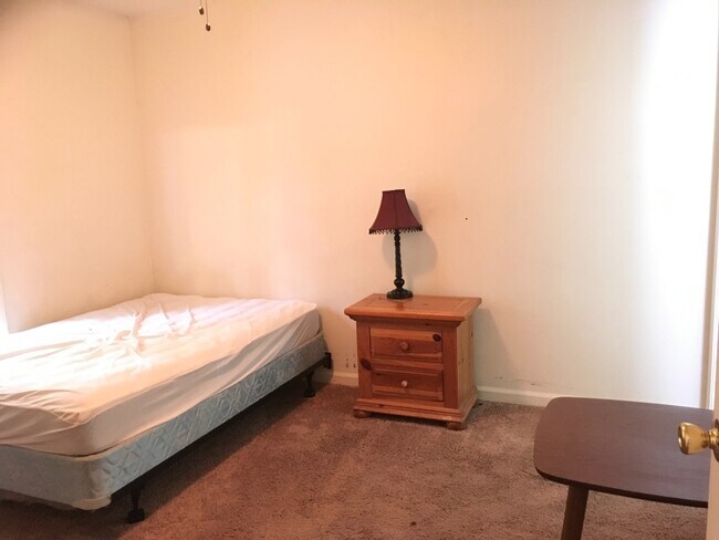 Foto del edificio - 270 Pine Dr