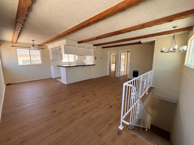 Building Photo - 320 23rd Pl
