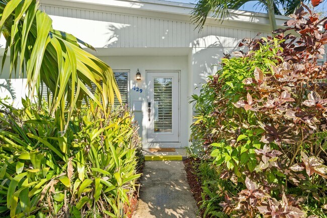 Foto del edificio - 429 Inlet Rd