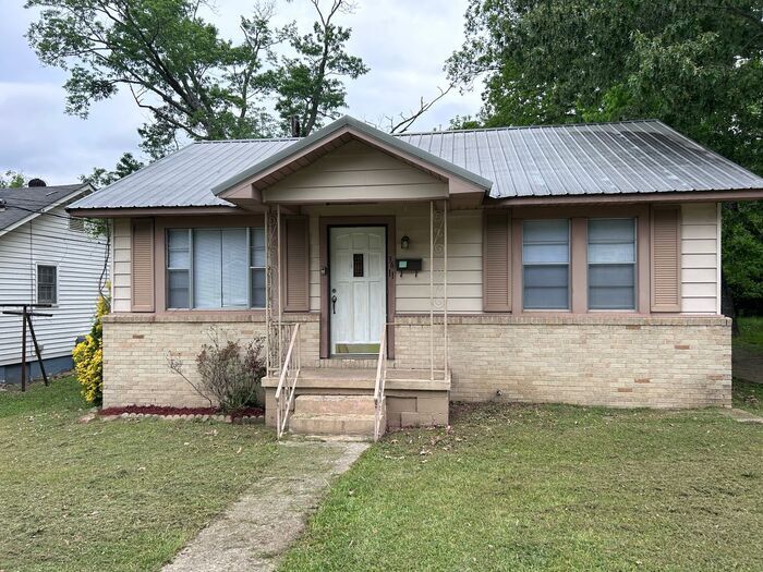Primary Photo - 2-Bedroom, 1-Bath Home in a Convenient Loc...