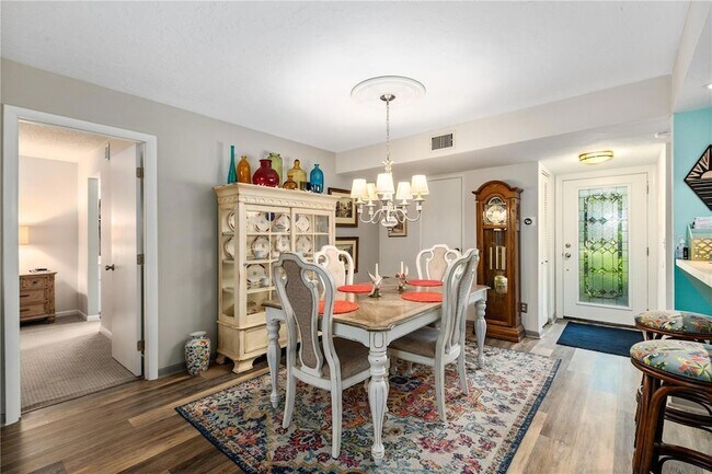 Foto del edificio - 1701 Pelican Cove Rd