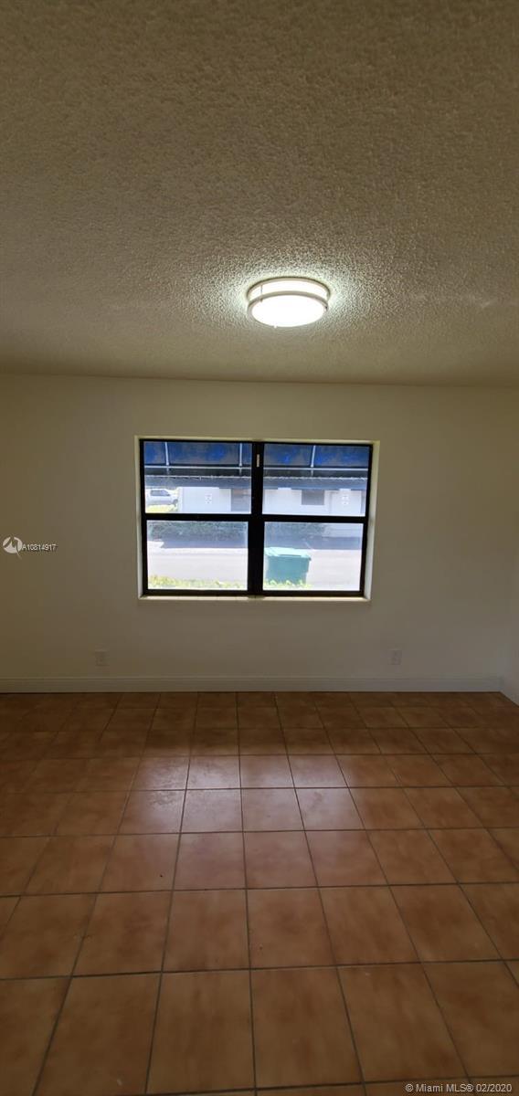 Foto del edificio - 704 SW 2nd Ave
