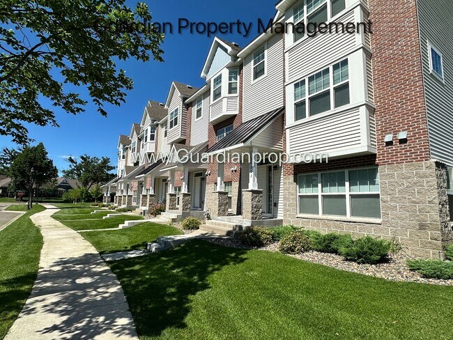Foto del edificio - Champlin Town Home, Fireplace, 2 Car Garag...