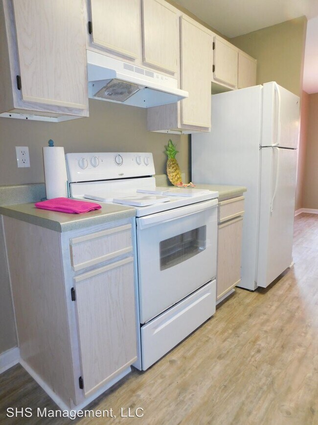 Building Photo - 3 br, 2 bath Apartment - 7 Homestretch Lane
