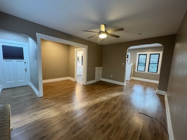 Building Photo - 2816 Broadway Ave