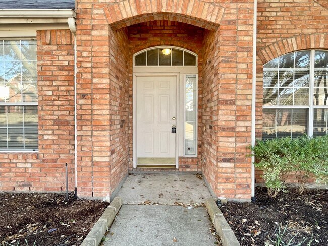 Foto del edificio - 9711 Saddle Dr