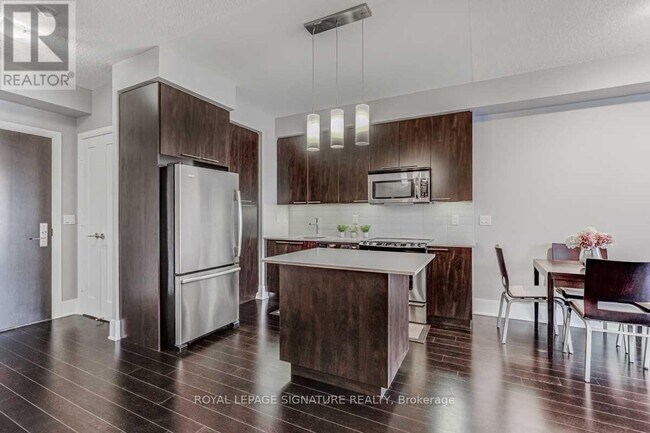 Photo du bâtiment - 25 Broadway Ave