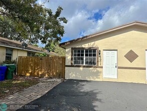 Building Photo - 1671 SW 44th Ave