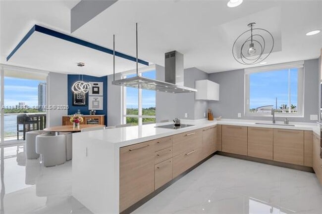 Building Photo - 17111 Biscayne Blvd