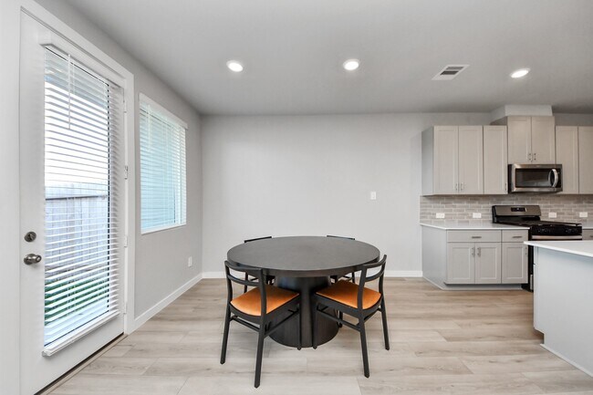 Building Photo - 4111 Good Vineyard Ln