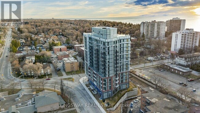 Building Photo - 2088 James St