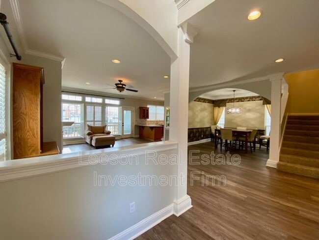 Foto del edificio - 5706 Wood Ridge Dr