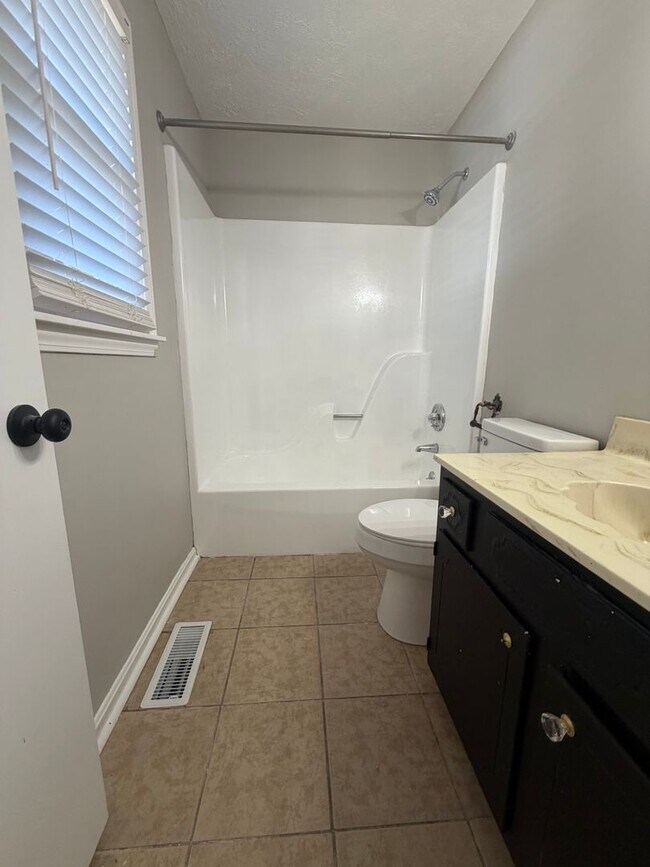 Building Photo - 27 Leewood Cove