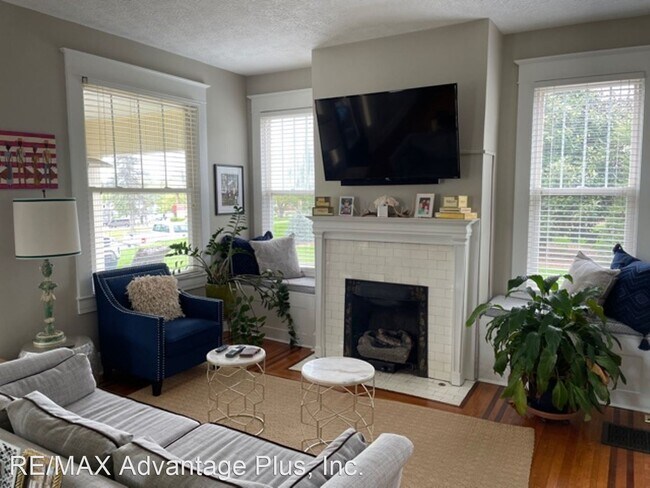 Building Photo - 4 br, 2 bath House - 223 W. Poplar St.