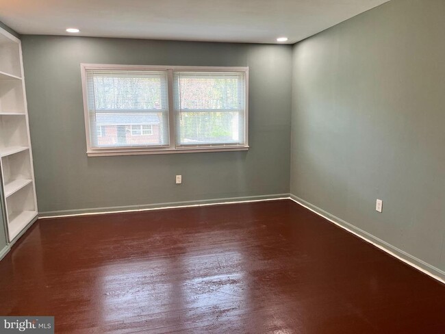 Foto del edificio - 13413 Kerrydale Rd