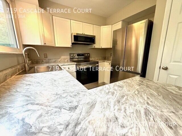 Building Photo - 719 Cascade Terrace Ct
