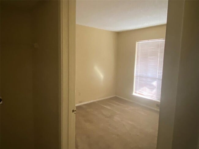 Building Photo - 9565 Pagewood Ln