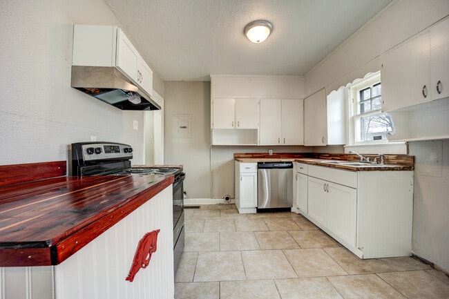 Building Photo - 1301 N 41st St