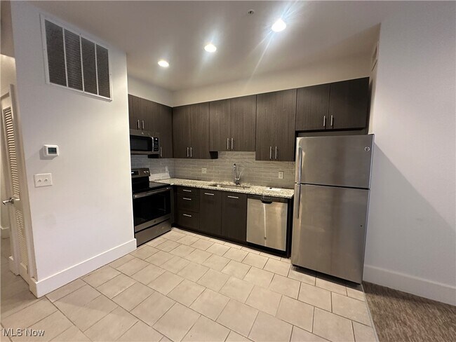 Building Photo - 1702 W 28th St