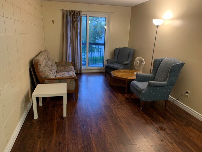 Photo du bâtiment - 30 Hickory St E