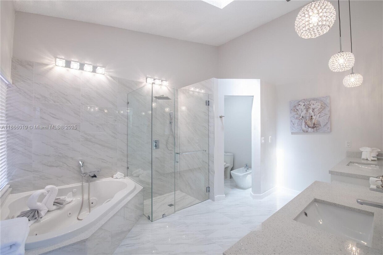 Foto principal - 1300 Danbury Ave