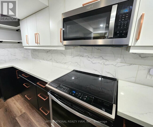 Photo du bâtiment - 435 Hansen Rd N