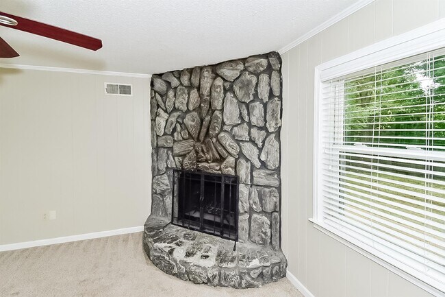 Foto del edificio - 3243 Holly Berry Dr