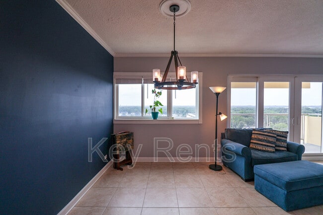 Building Photo - 825 Bayshore Dr