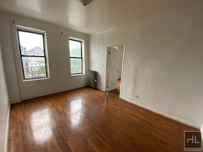 Building Photo - Three bedroom in Crown Heights