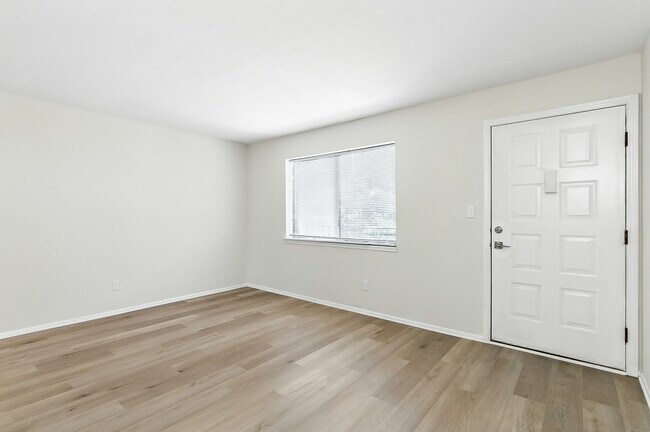 Brook - Sala de estar - Boulder Creek Apartments