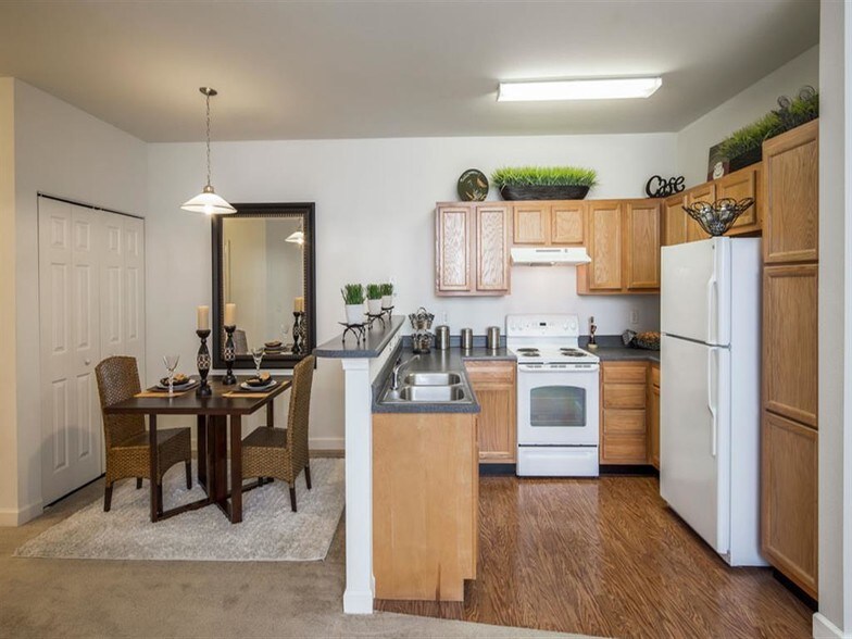 Crescent at Wolfchase Apartment Homes