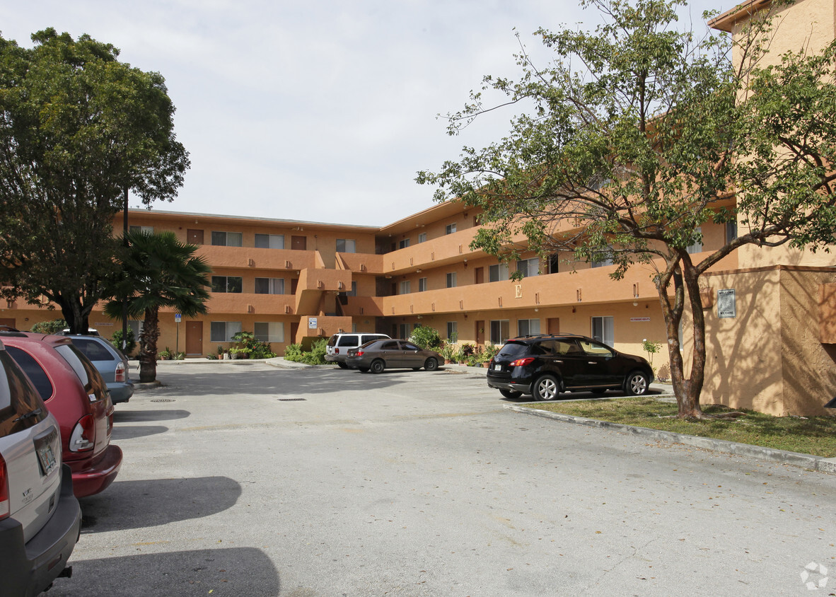 Building Photo - Campbell Arms Apartments